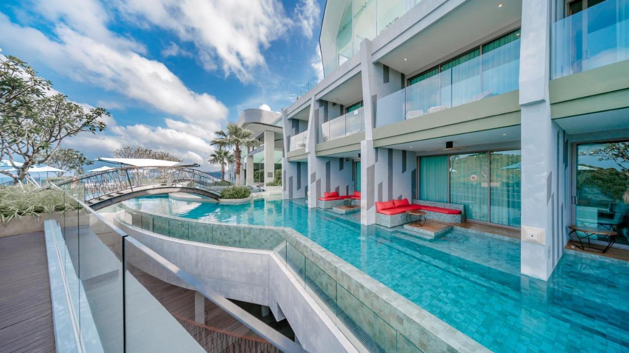 Crest Resort&Pool Villas Patong Esterno foto The swimming pool at the hotel