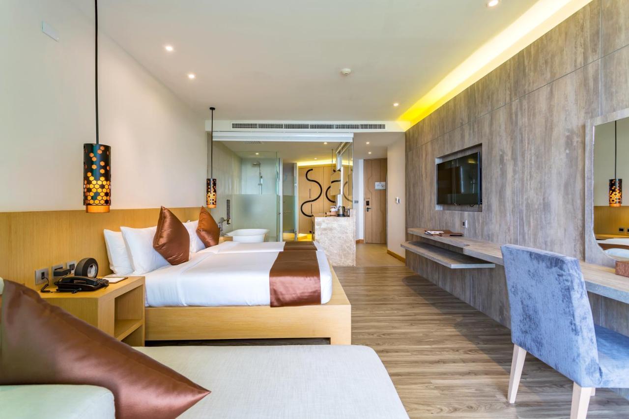Crest Resort&Pool Villas Patong Esterno foto Deluxe Room