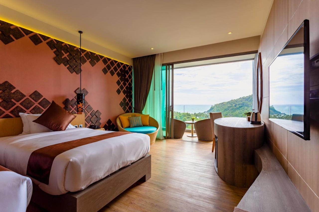 Crest Resort&Pool Villas Patong Esterno foto Deluxe Ocean View