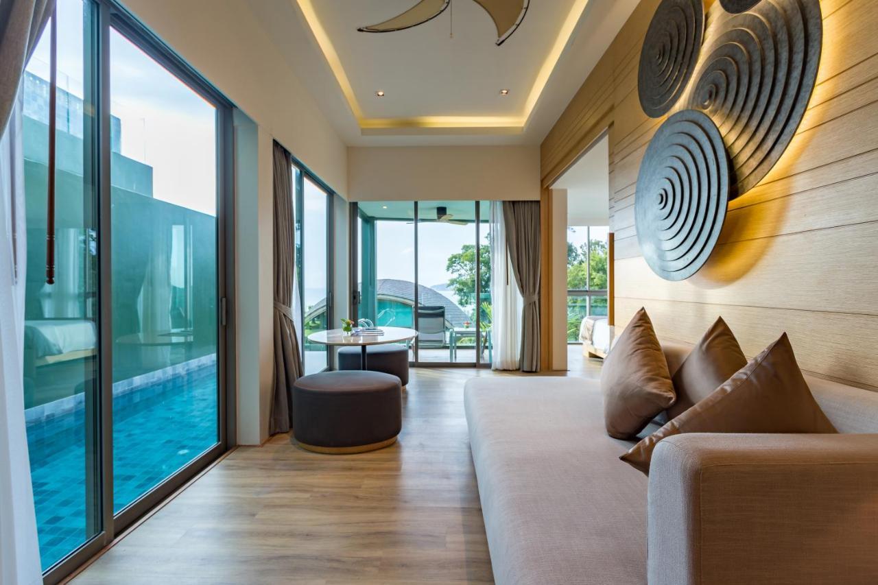 Crest Resort&Pool Villas Patong Esterno foto A pool villa at Centara Karon Resort & Villas Phuket