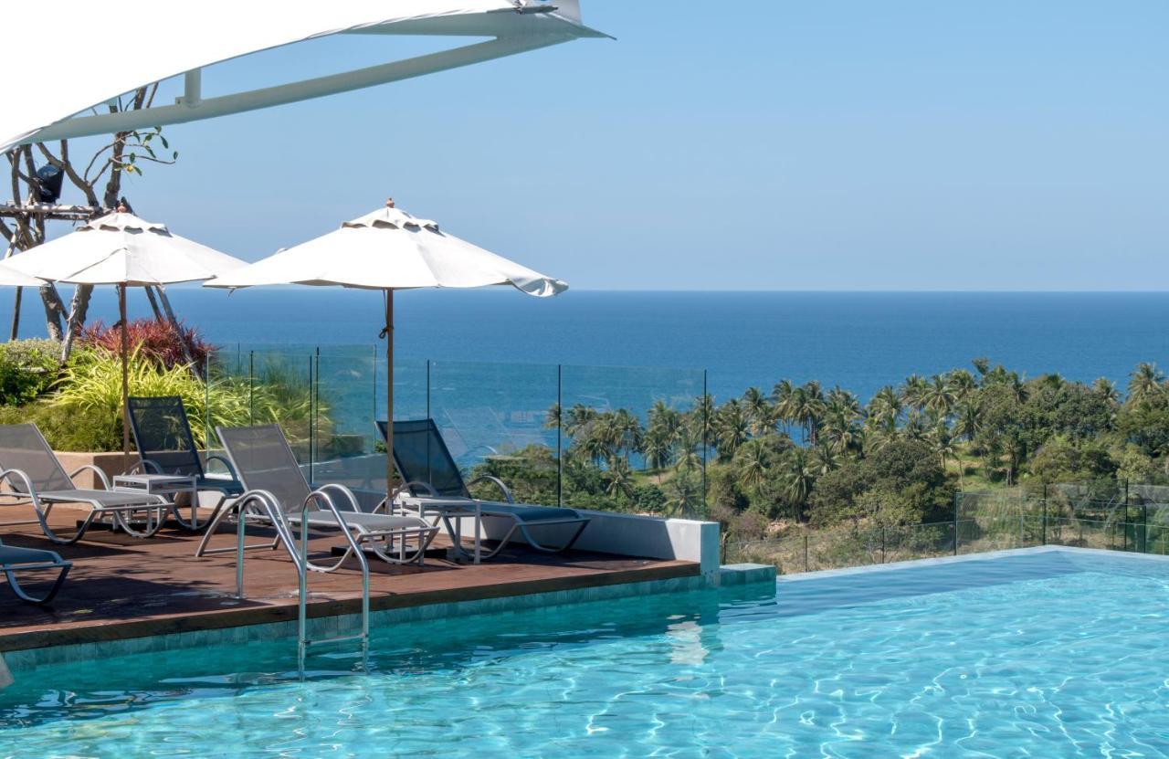 Crest Resort&Pool Villas Patong Esterno foto Infinity pool at the resort