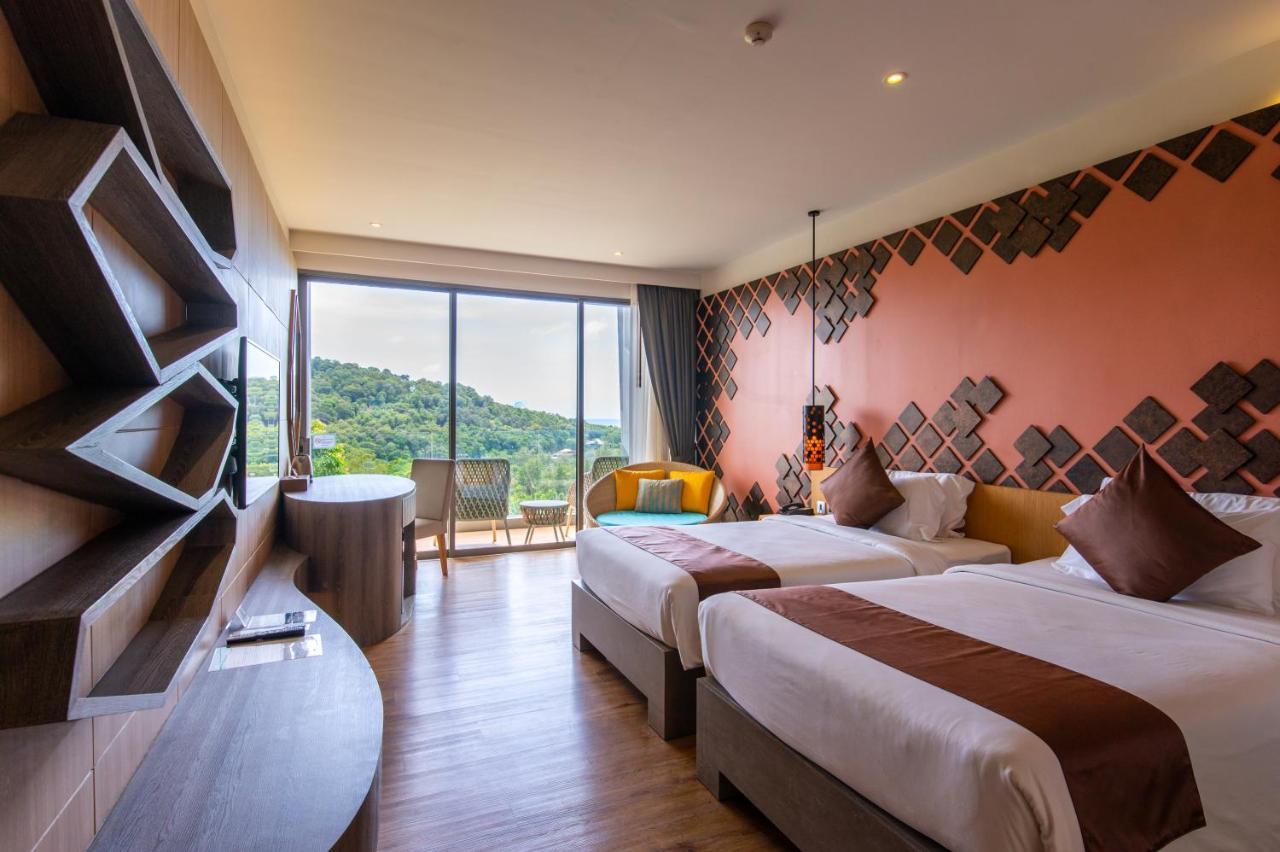 Crest Resort&Pool Villas Patong Esterno foto Deluxe Room
