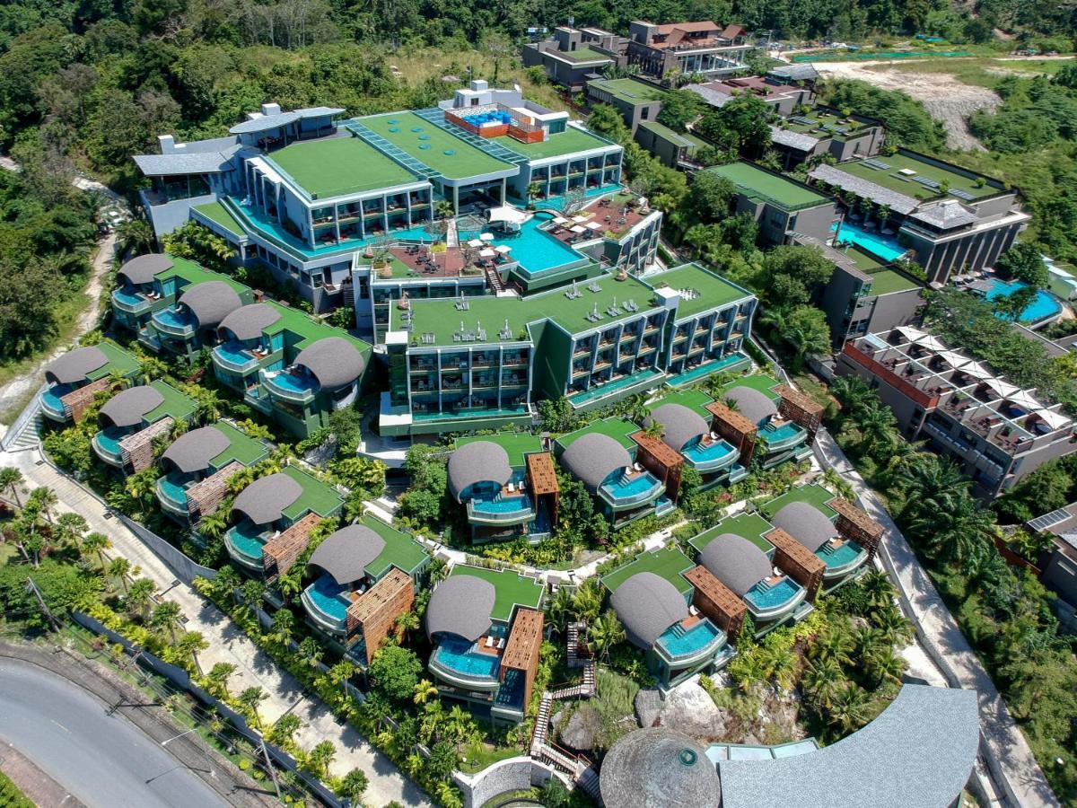 Crest Resort&Pool Villas Patong Esterno foto Aerial view of the resort