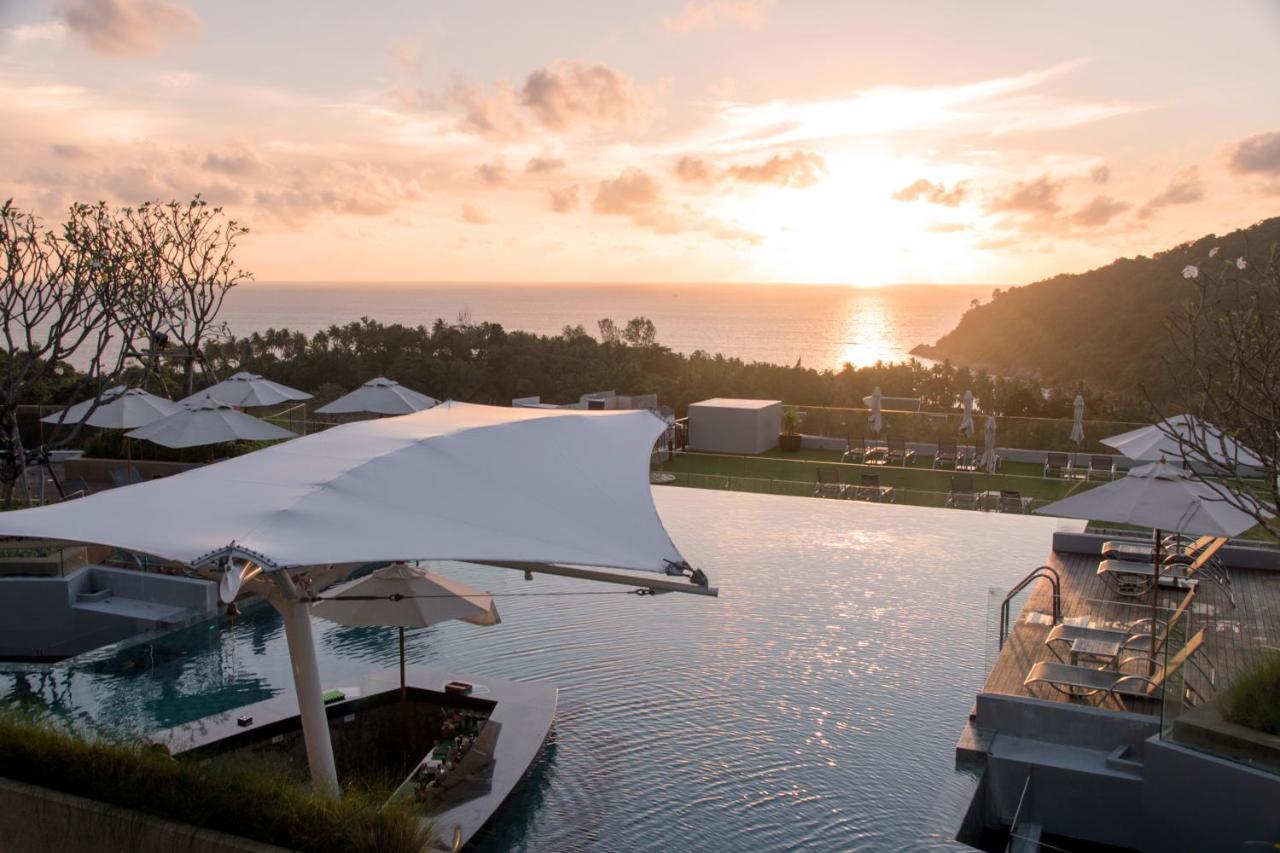 Crest Resort&Pool Villas Patong Esterno foto Sunset at the pool