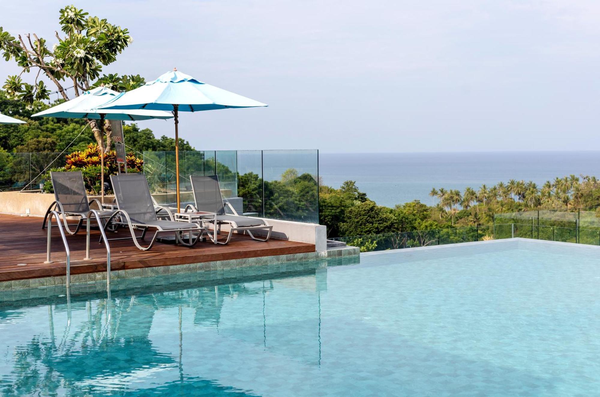 Crest Resort&Pool Villas Patong Esterno foto Infinity pool