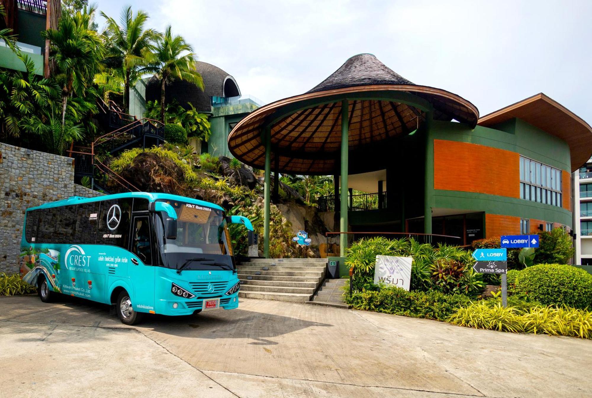 Crest Resort&Pool Villas Patong Esterno foto The bus stop at the resort