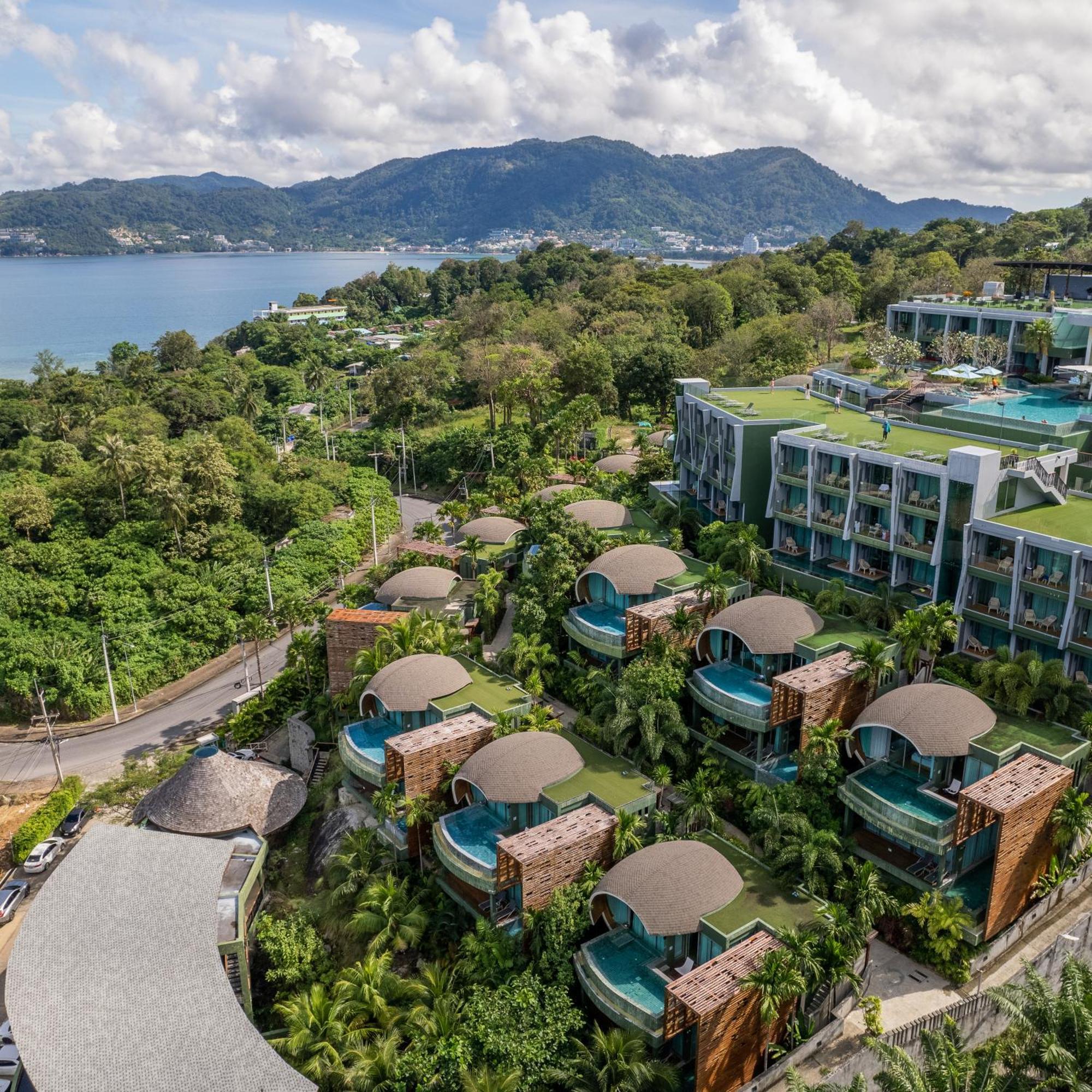 Crest Resort&Pool Villas Patong Esterno foto Aerial view of the resort