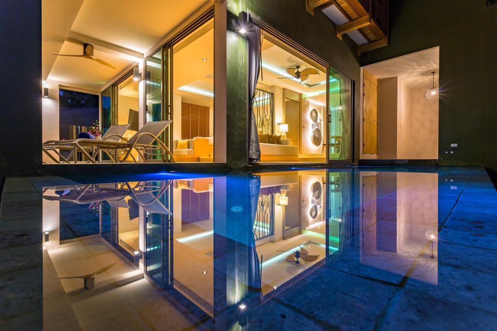 Crest Resort&Pool Villas Patong Esterno foto A villa at the resort
