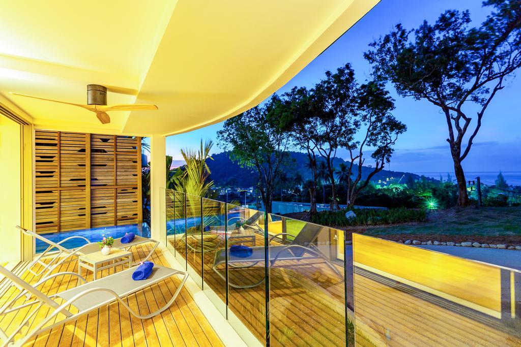 Crest Resort&Pool Villas Patong Esterno foto View from a suite at the resort
