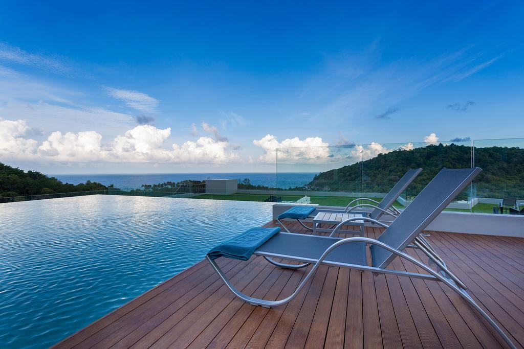 Crest Resort&Pool Villas Patong Esterno foto Infinity pool at the Cape Tribulation Lodge